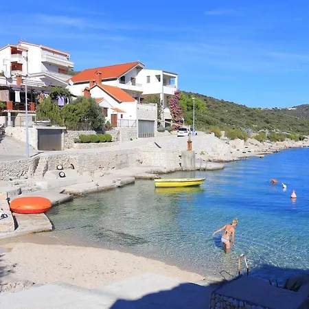 Ostricka Luka 17086b Appartement